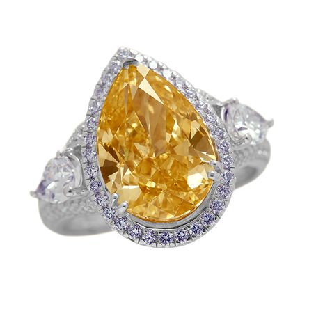 Aukera – Champagne Crowned Pear Ring